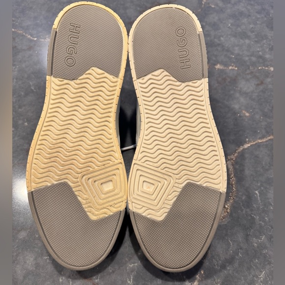 HUGO Men's Cream Sneakers - Picture 4 of 7
